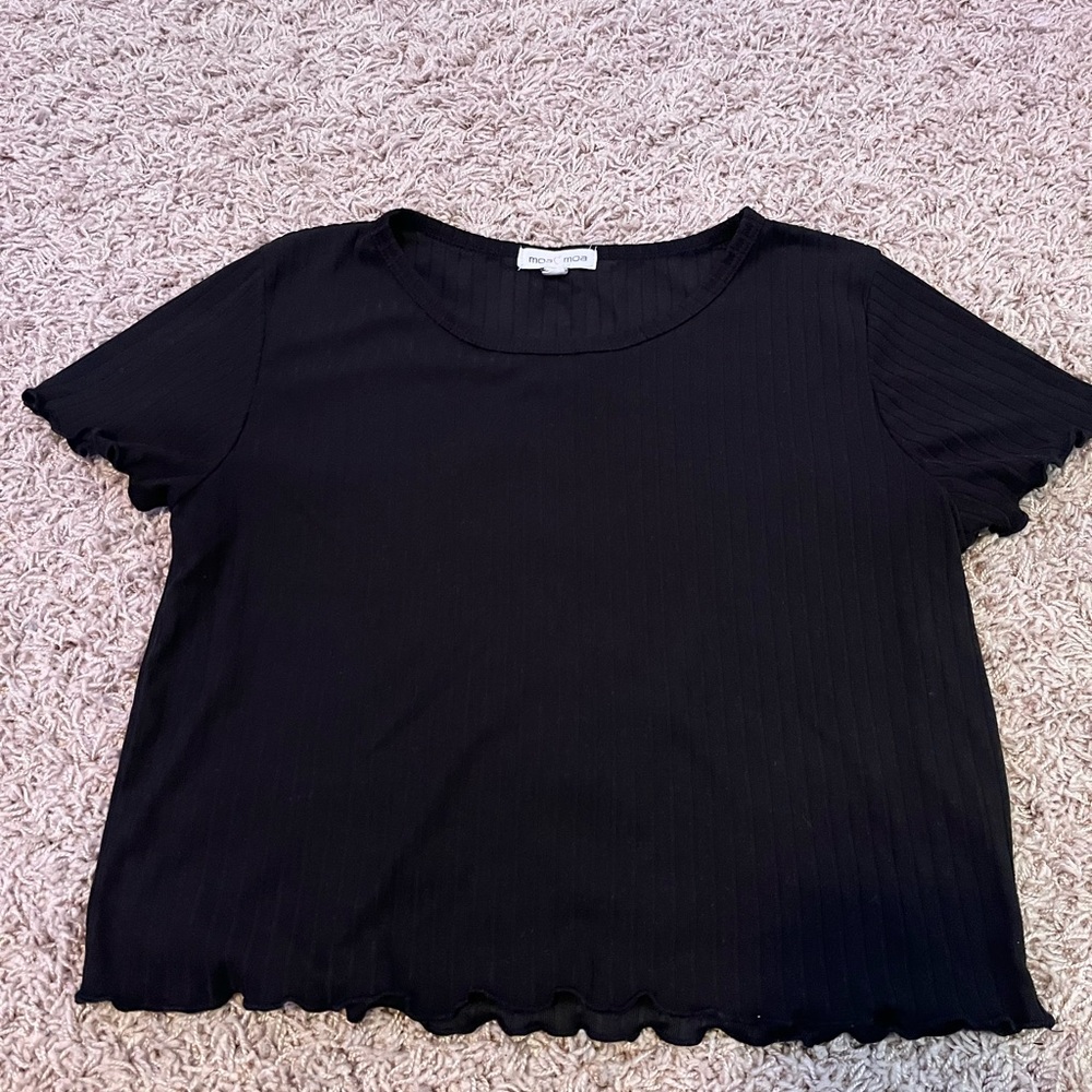 black ribbed cropped shirt